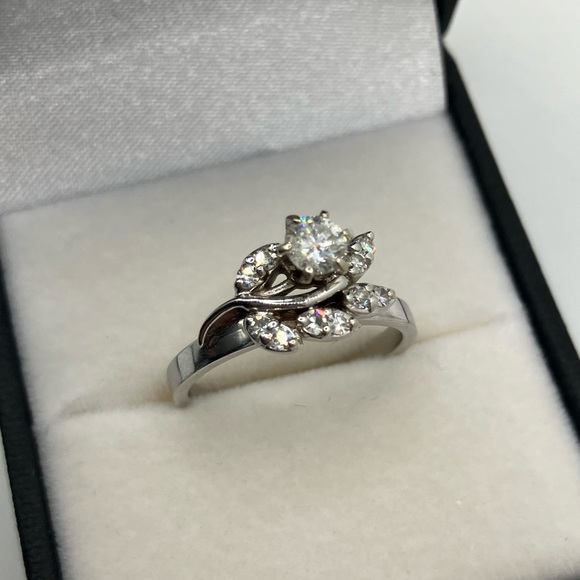 14k White gold ring, Size 6 with REAL Diamonds. Comes with appraisal - Picture 9 of 16